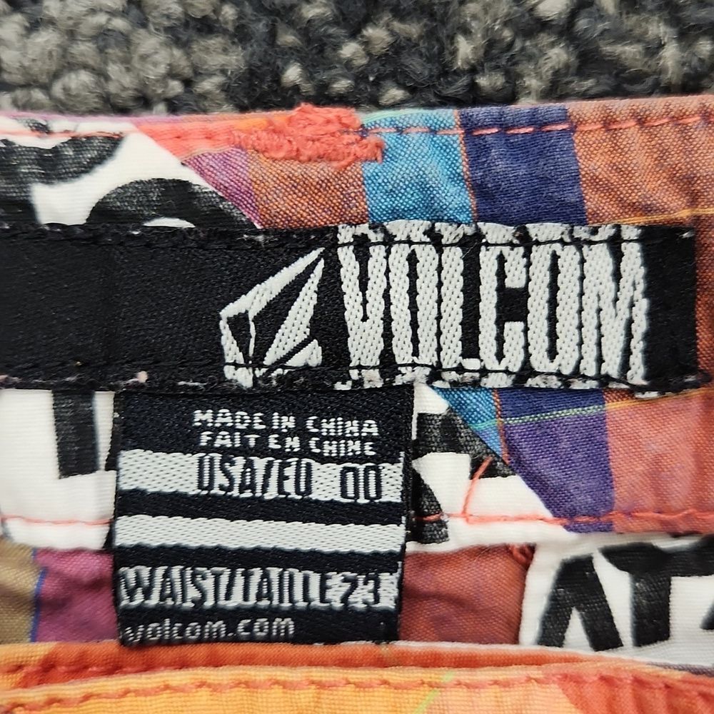 Volcom Shorts 00 - Picture 2 of 3